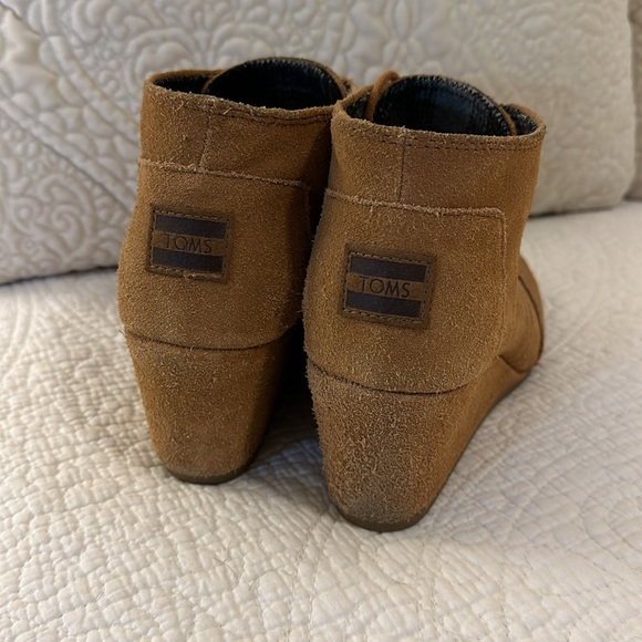 TOMS - Picture 2 of 4